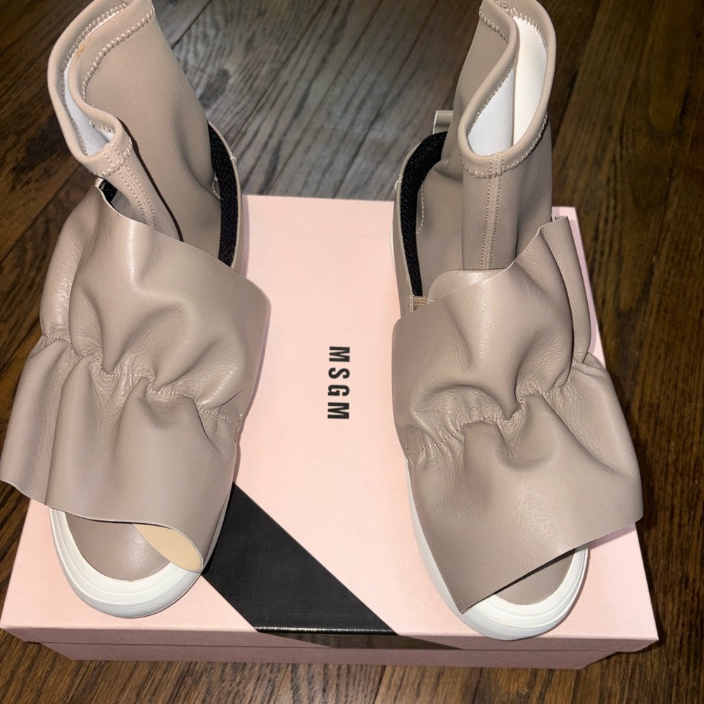 MSGM Women's Beige Leather Sneakers